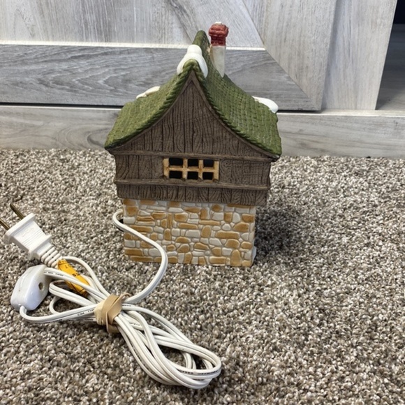 DEPT 56 THE ORIGINAL 7 SHOPS OF DICKENS VILLAGE "BEAN & SON SMITHY SHOP" #65153 - Picture 10 of 11